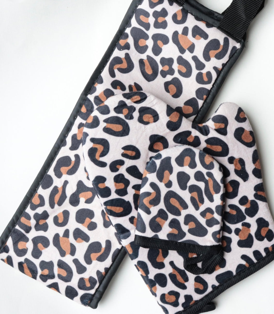 Leopard Print Tanning Mitt Set
